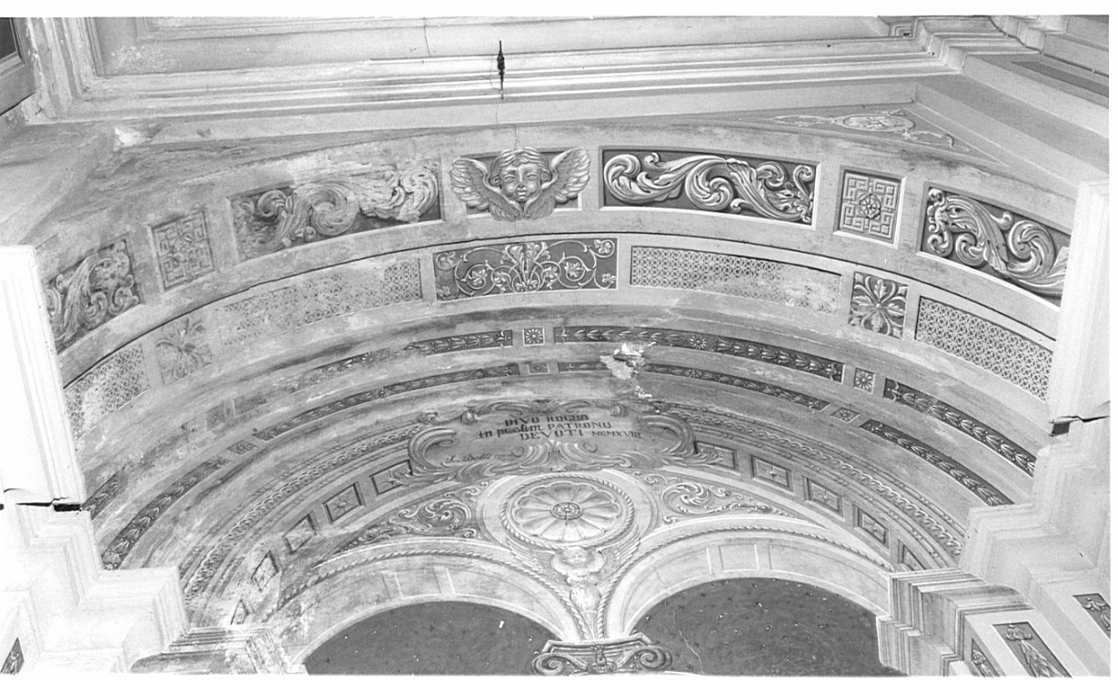 Testina angelica tra riquadri con motivi decorativi vegetali (dipinto, opera isolata) di Dotti L - ambito valtellinese (sec. XX)