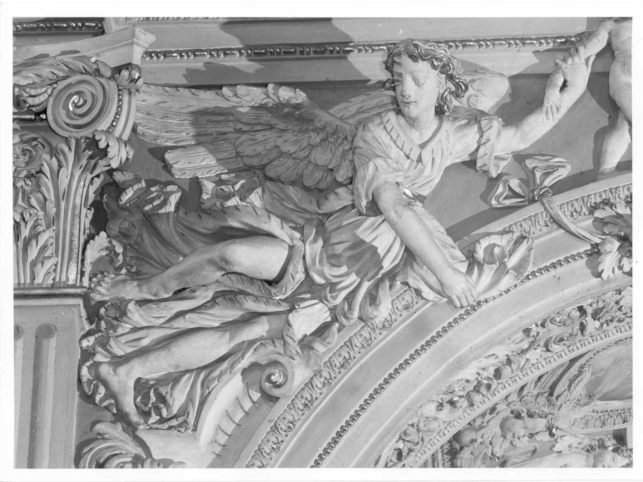 angelo reggistemma (decorazione plastica, elemento d'insieme) di Casella Alessandro (cerchia) (sec. XVII)