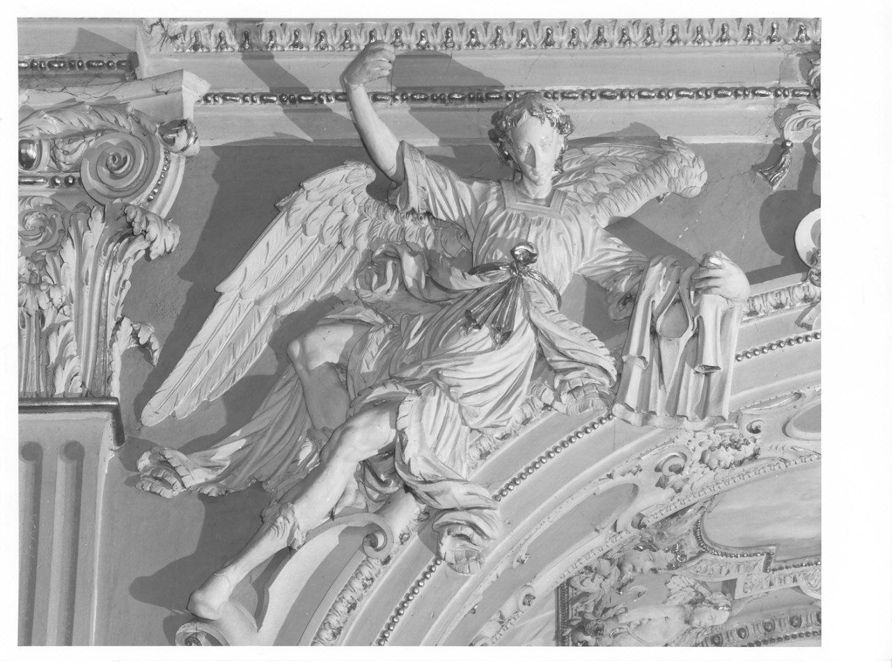 angelo con strumento della passione: lancia (decorazione plastica, elemento d'insieme) di Casella Alessandro (sec. XVII)