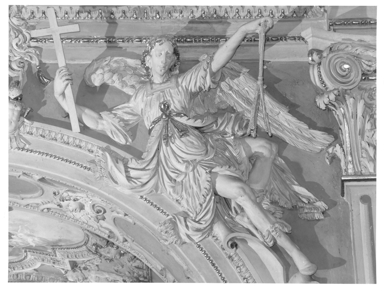 angelo con simbolo della passione: croce (decorazione plastica, elemento d'insieme) di Casella Alessandro (sec. XVII)