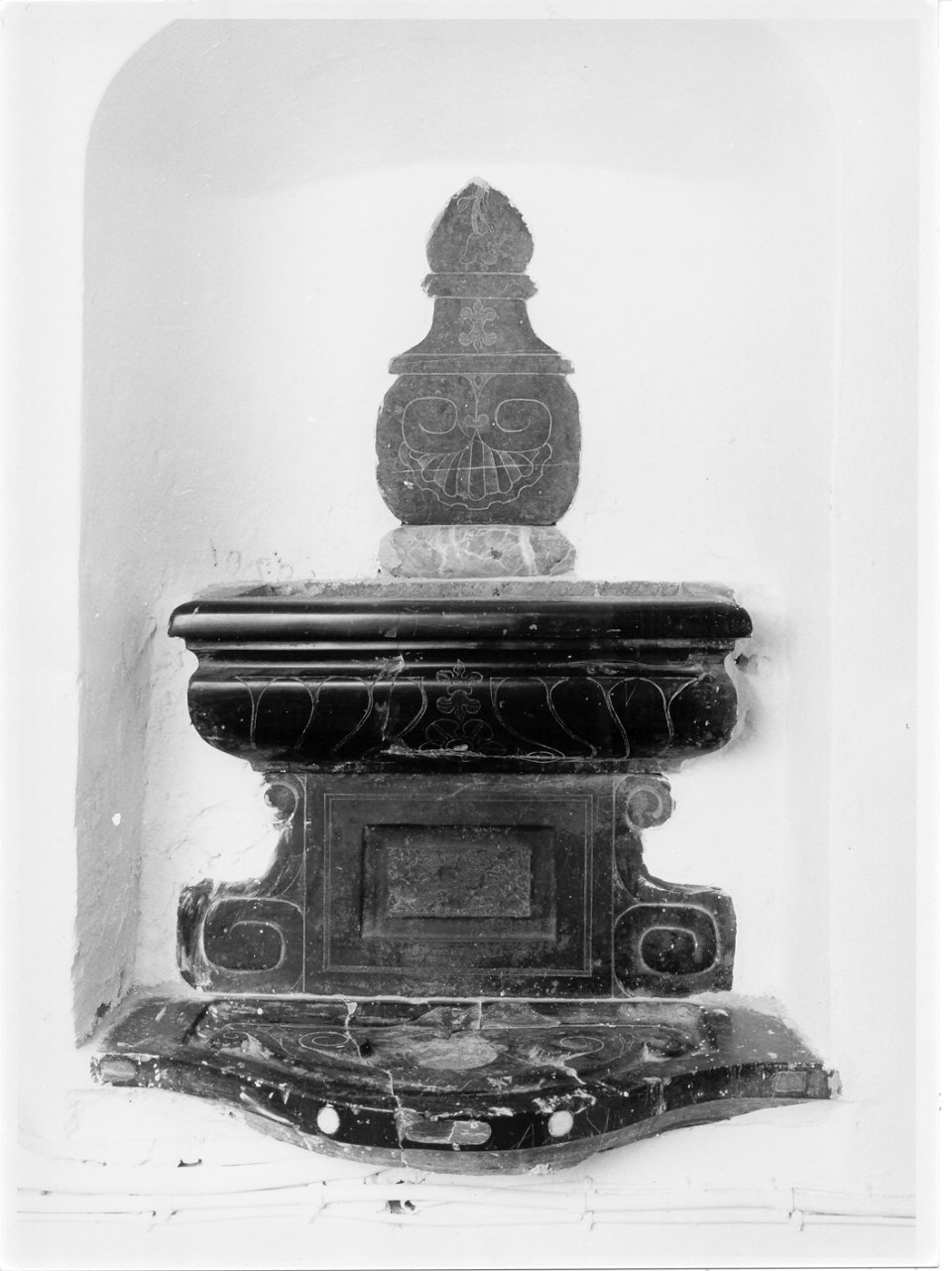 lavabo da sacrestia, opera isolata - ambito valtellinese (fine/inizio secc. XVII/ XVIII)