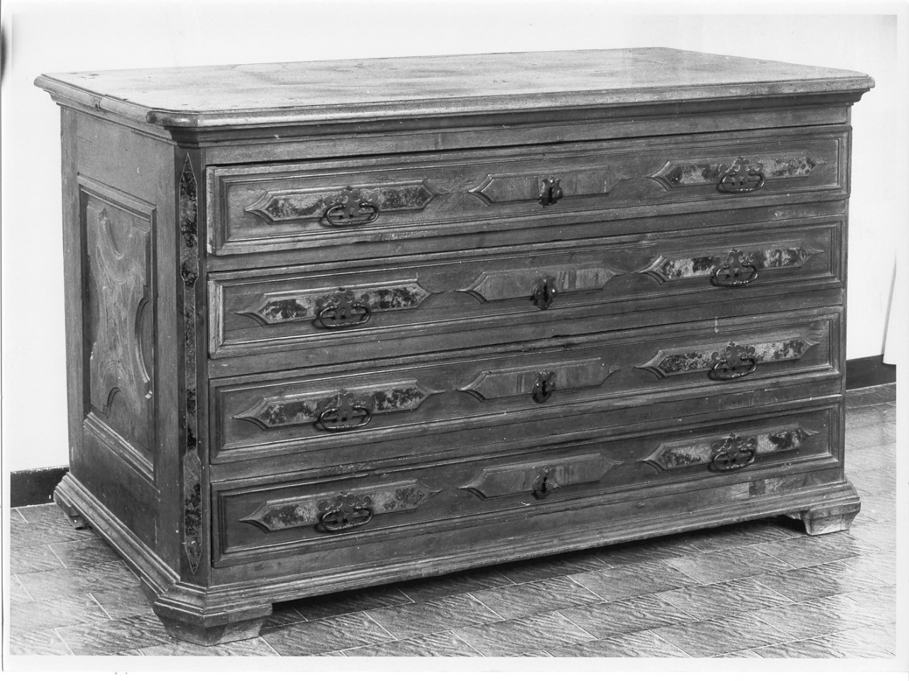 cassettone, opera isolata - ambito valtellinese (sec. XVIII)