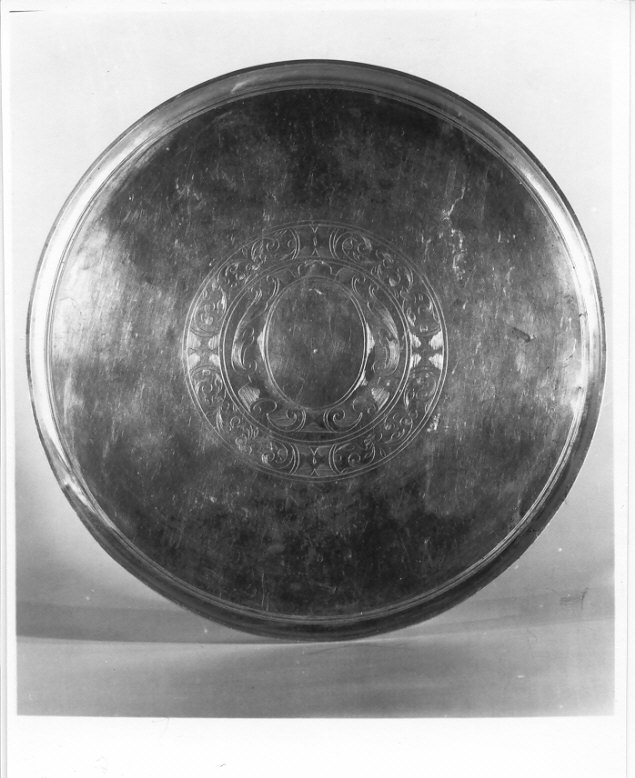 alzata, opera isolata - manifattura italiana (fine/inizio secc. XVI/ XVII)