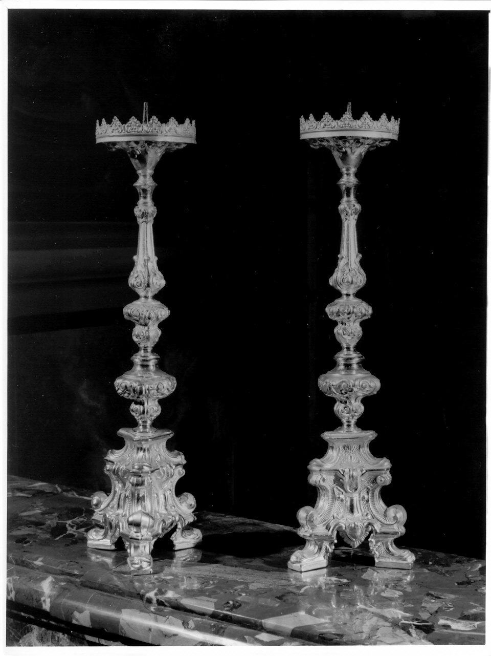 candeliere d'altare, serie - bottega italiana (sec. XVIII)