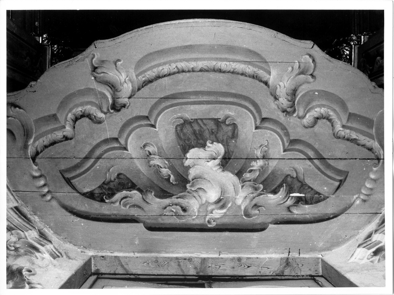 motivi decorativi a conchiglia e cartocci (tribuna d'organo, insieme) di Torricelli Giovanni Antonio (seconda metà sec. XVIII)