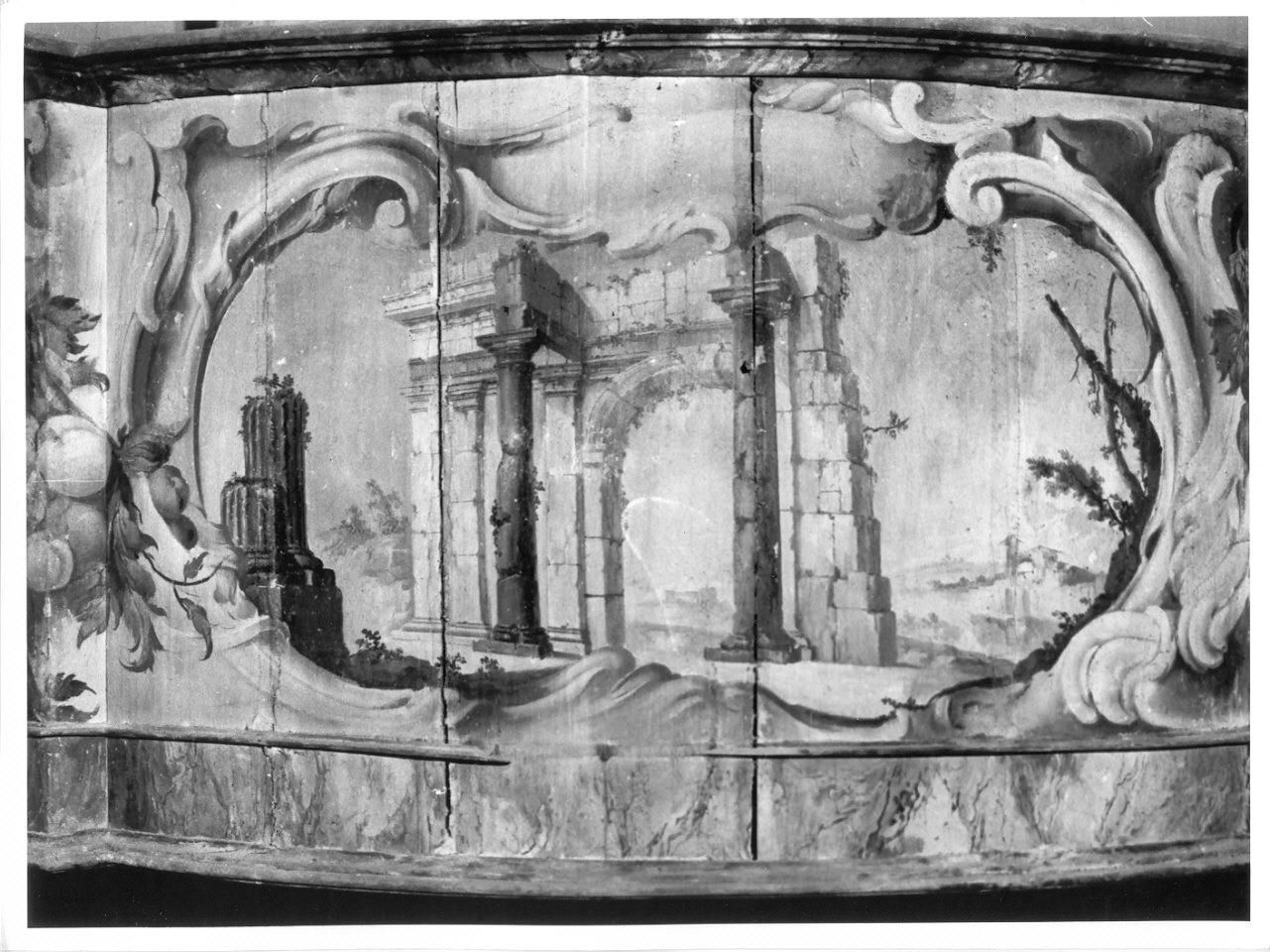 paesaggio con rovine (pannello di balaustrata, elemento d'insieme) di Porro Giuseppe (attribuito) (seconda metà sec. XVIII)
