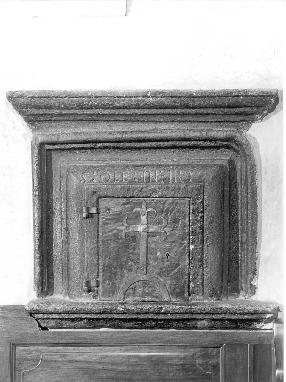 armadietto per oli santi, opera isolata - ambito della Val Chiavenna (sec. XVII)