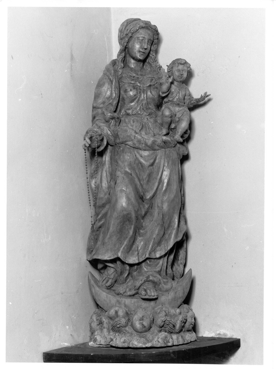 Madonna con Bambino (statua, opera isolata) - bottega della Val Gardena (sec. XX)