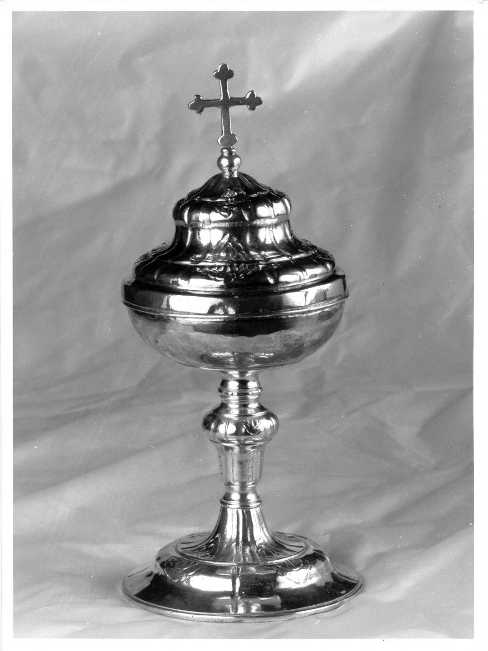 pisside, opera isolata - bottega lombarda (prima metà sec. XVIII)