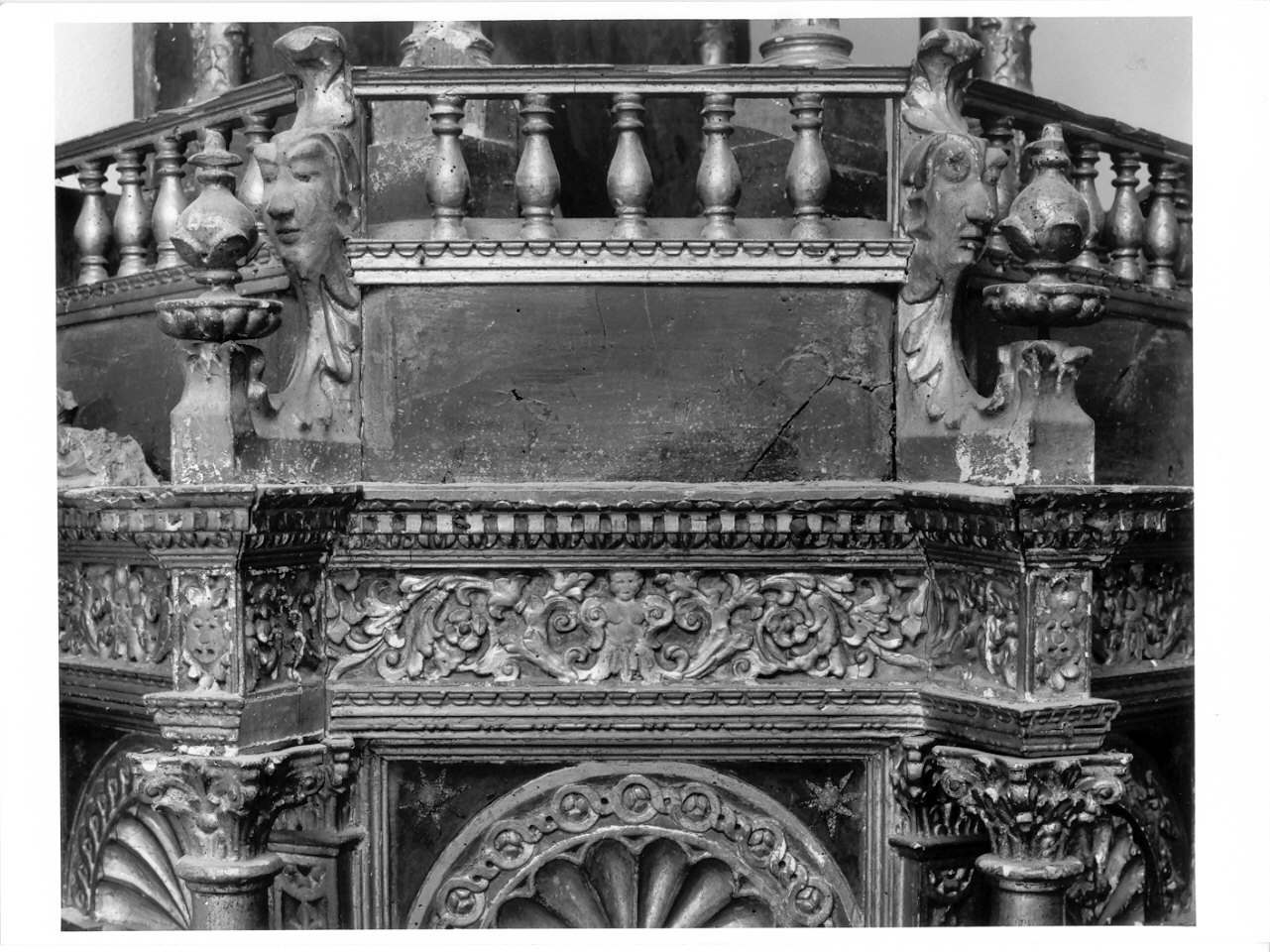 decorazione a intaglio, elemento d'insieme di Locheti Alessandro (sec. XVI)