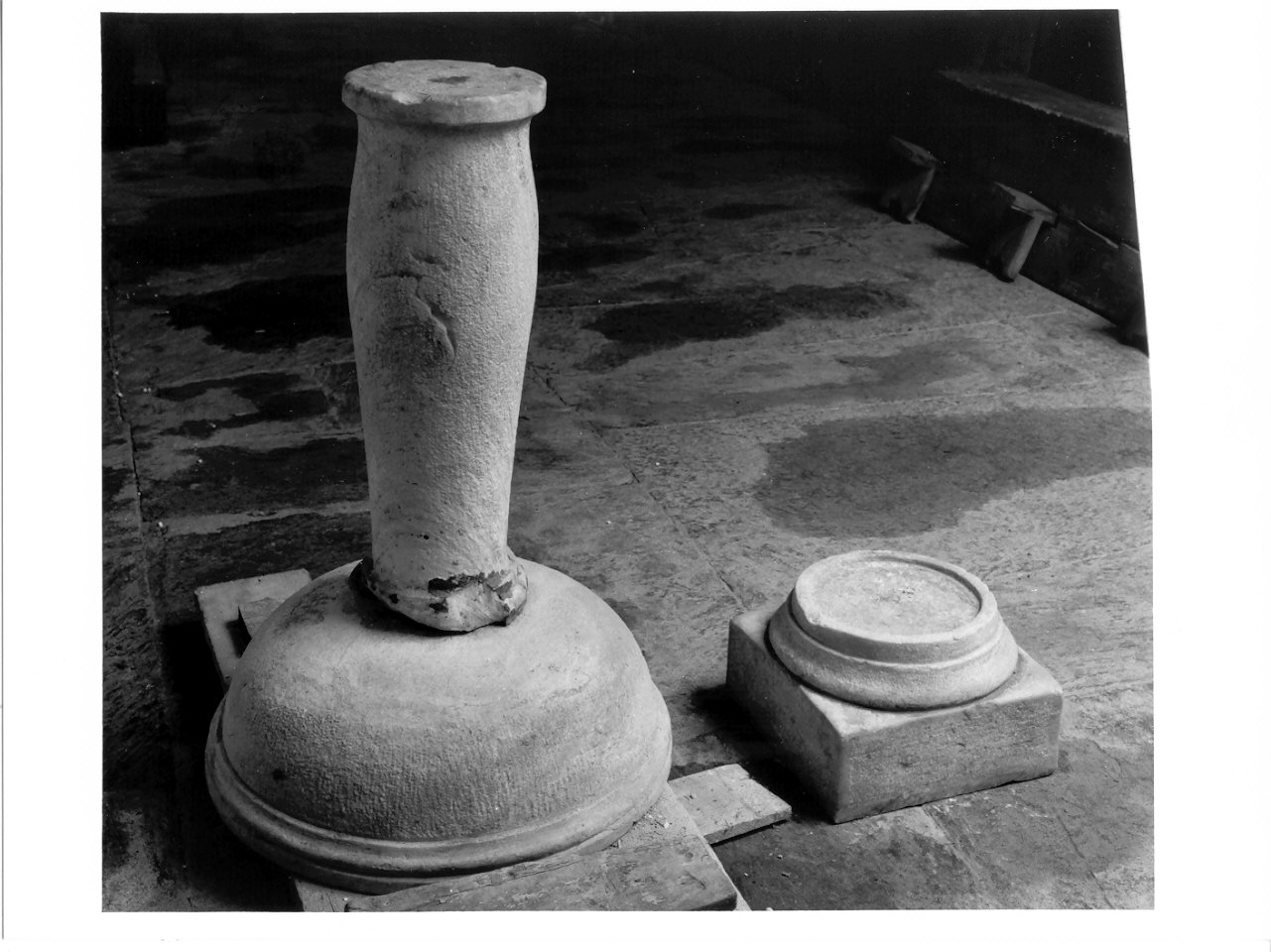 acquasantiera, opera isolata - ambito valtellinese (sec. XVI)