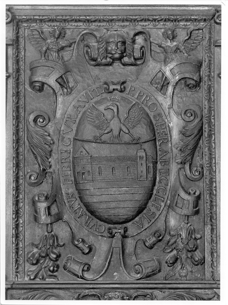 stemma gentilizio della famiglia Chiesa (decorazione a intaglio, elemento d'insieme) di Locheti Alessandro (primo quarto sec. XVII)