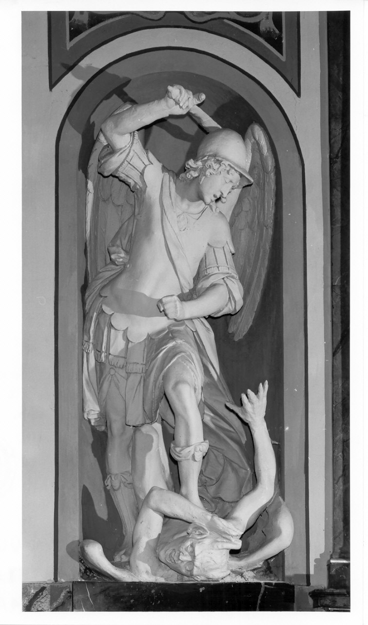 San Michele Arcangelo combatte Satana (statua, elemento d'insieme) di Silva Francesco il Vecchio (sec. XVII)