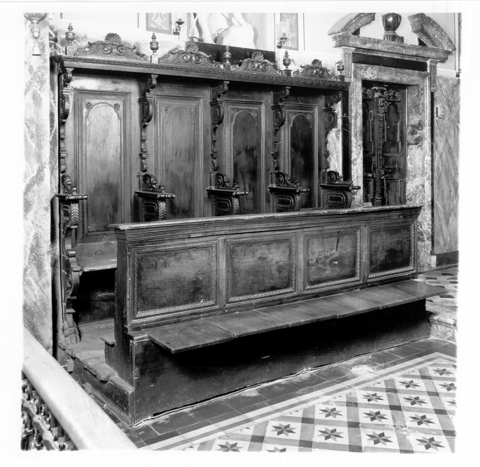 stalli del coro, coppia - ambito valtellinese (prima metà sec. XVII)