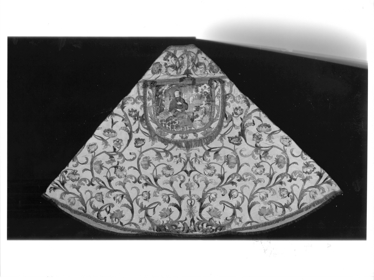 piviale, elemento d'insieme - manifattura italiana (seconda metà sec. XVII)