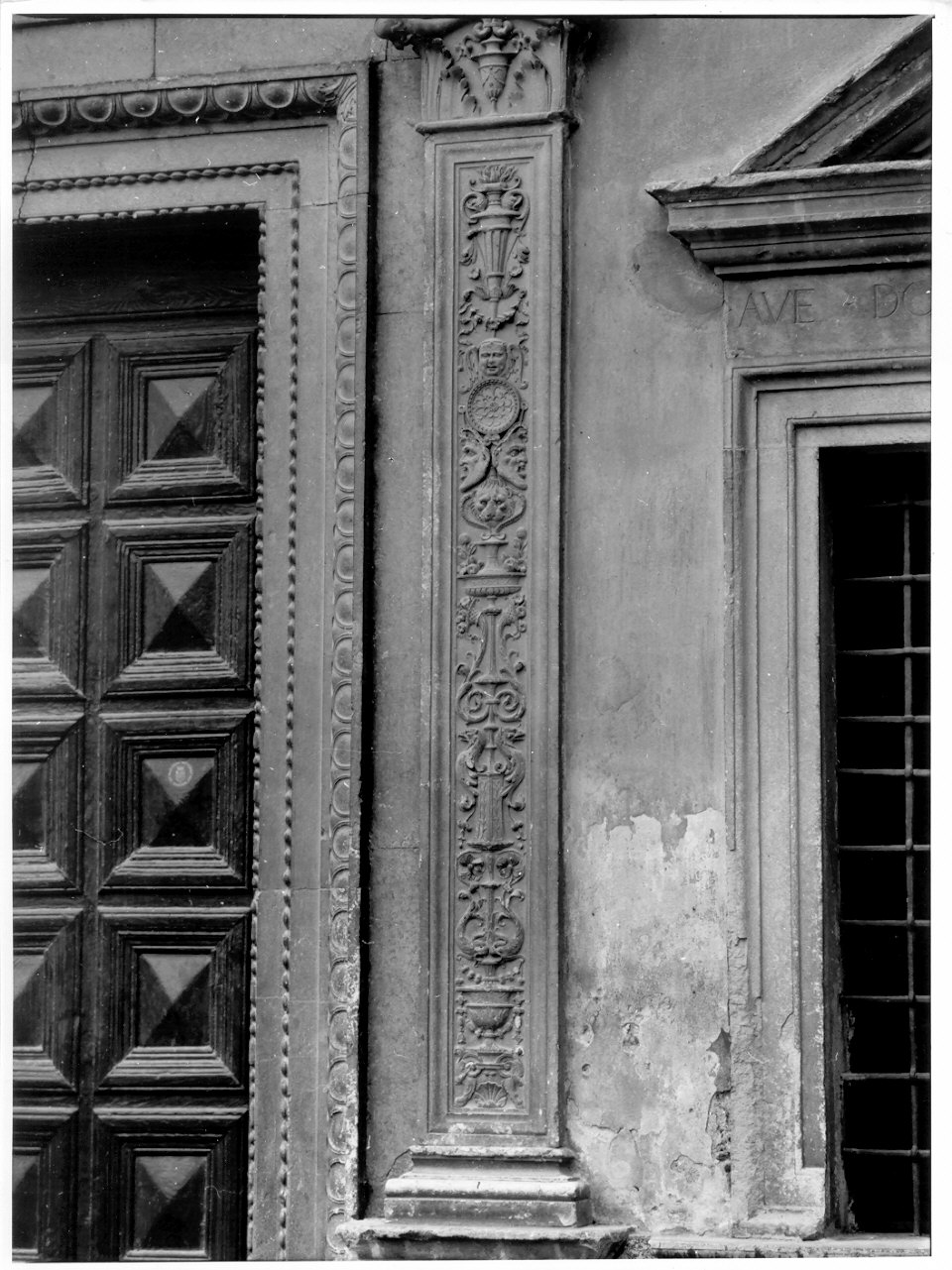 motivi decorativi a candelabra (lesena, elemento d'insieme) di Rodari Tommaso (sec. XVI)