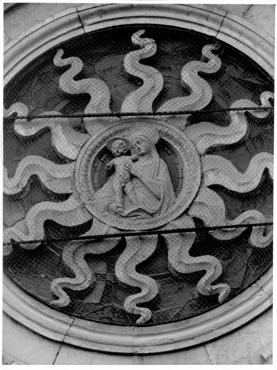 Madonna con Bambino (rilievo, elemento d'insieme) di Rodari Tommaso (sec. XVI)