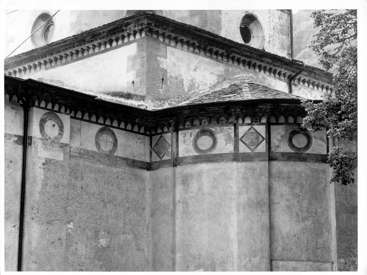 motivi decorativi geometrici a losanga (decorazione pittorica, opera isolata) - ambito valtellinese (sec. XVI)