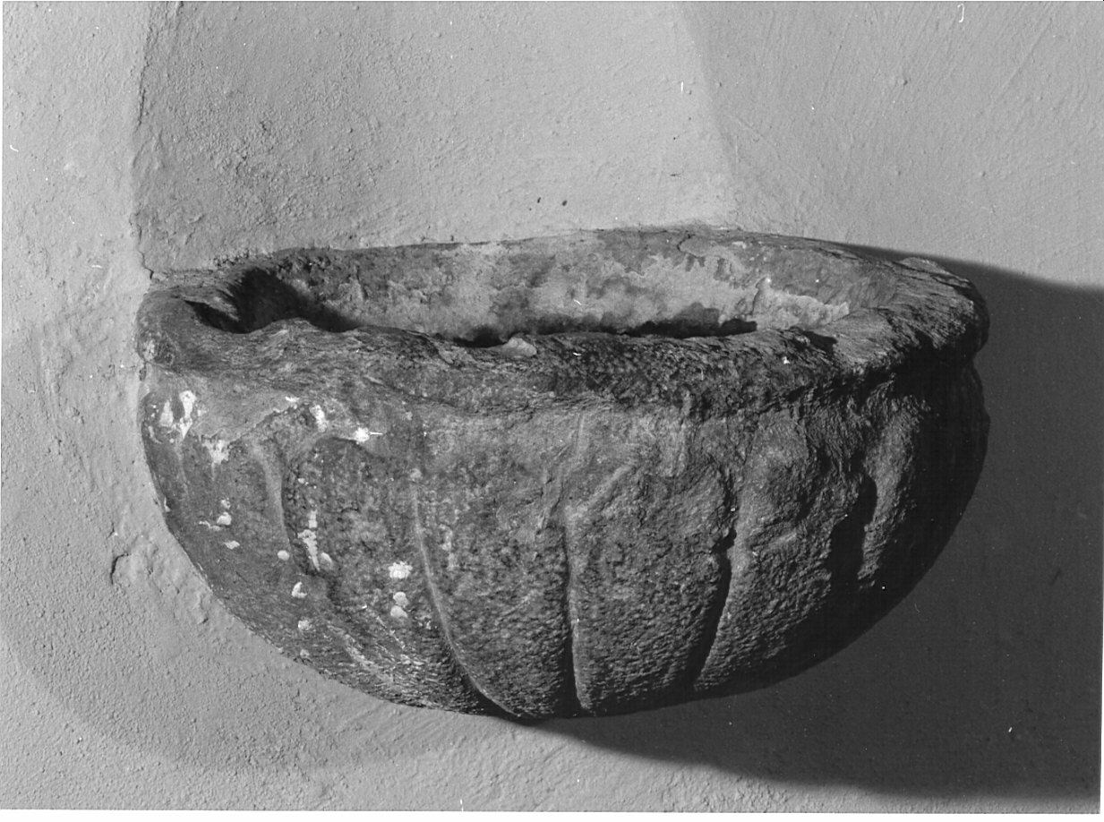 acquasantiera da parete, opera isolata - ambito valtellinese (sec. XVII)