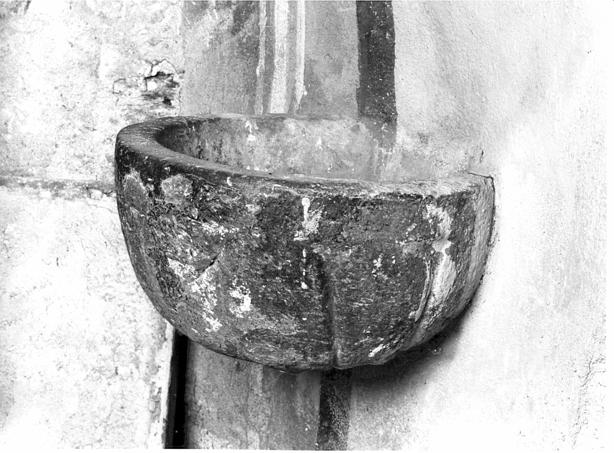 acquasantiera da parete, opera isolata - ambito valtellinese (sec. XVII)