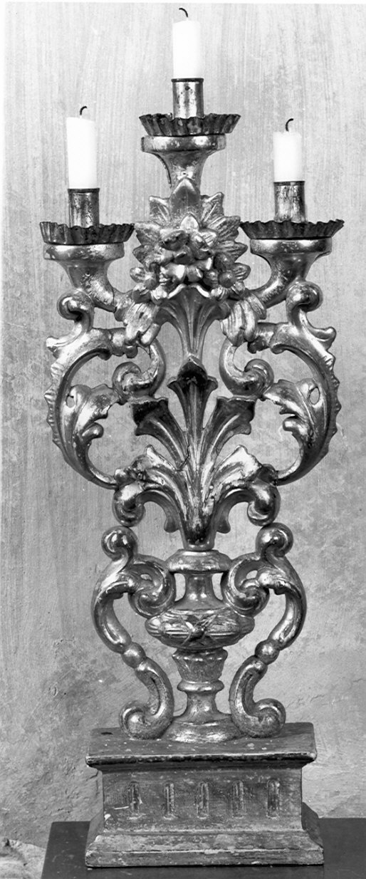 portacandelabro, coppia - ambito valtellinese (fine/inizio secc. XVIII/ XIX)