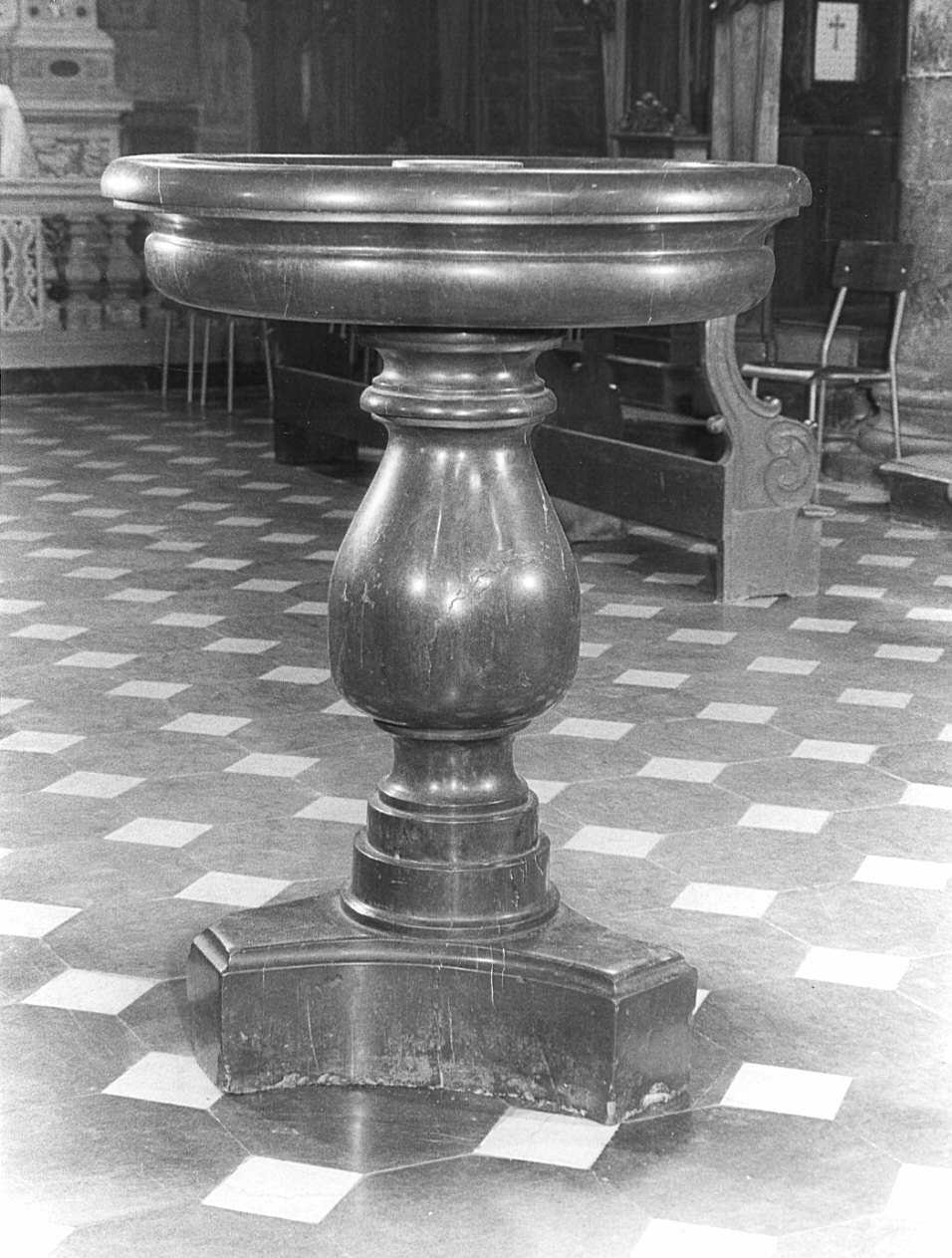 acquasantiera - a fusto, coppia - bottega lombarda (fine sec. XVII)