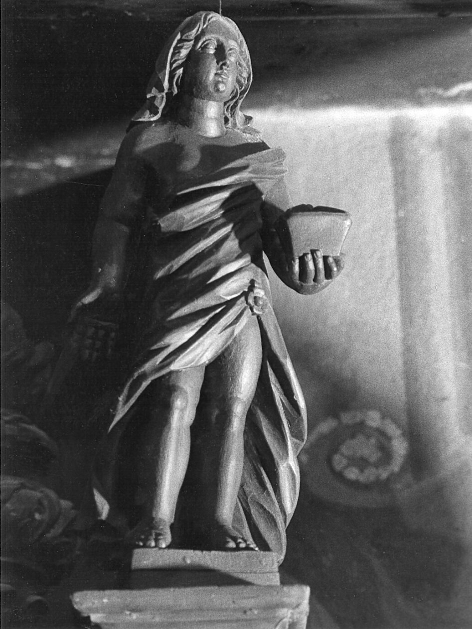 figura allegorica femminile (statua, elemento d'insieme) di De Scarattis Bernardino (attribuito) (sec. XVI)