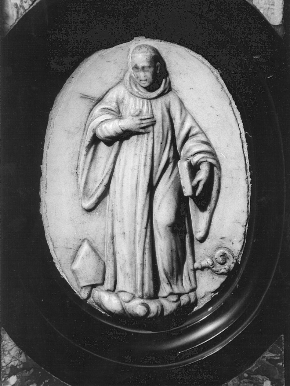 Santo benedettino (rilievo, elemento d'insieme) di Manni Andrea (bottega), Manni Bartolomeo (bottega) (sec. XVII)