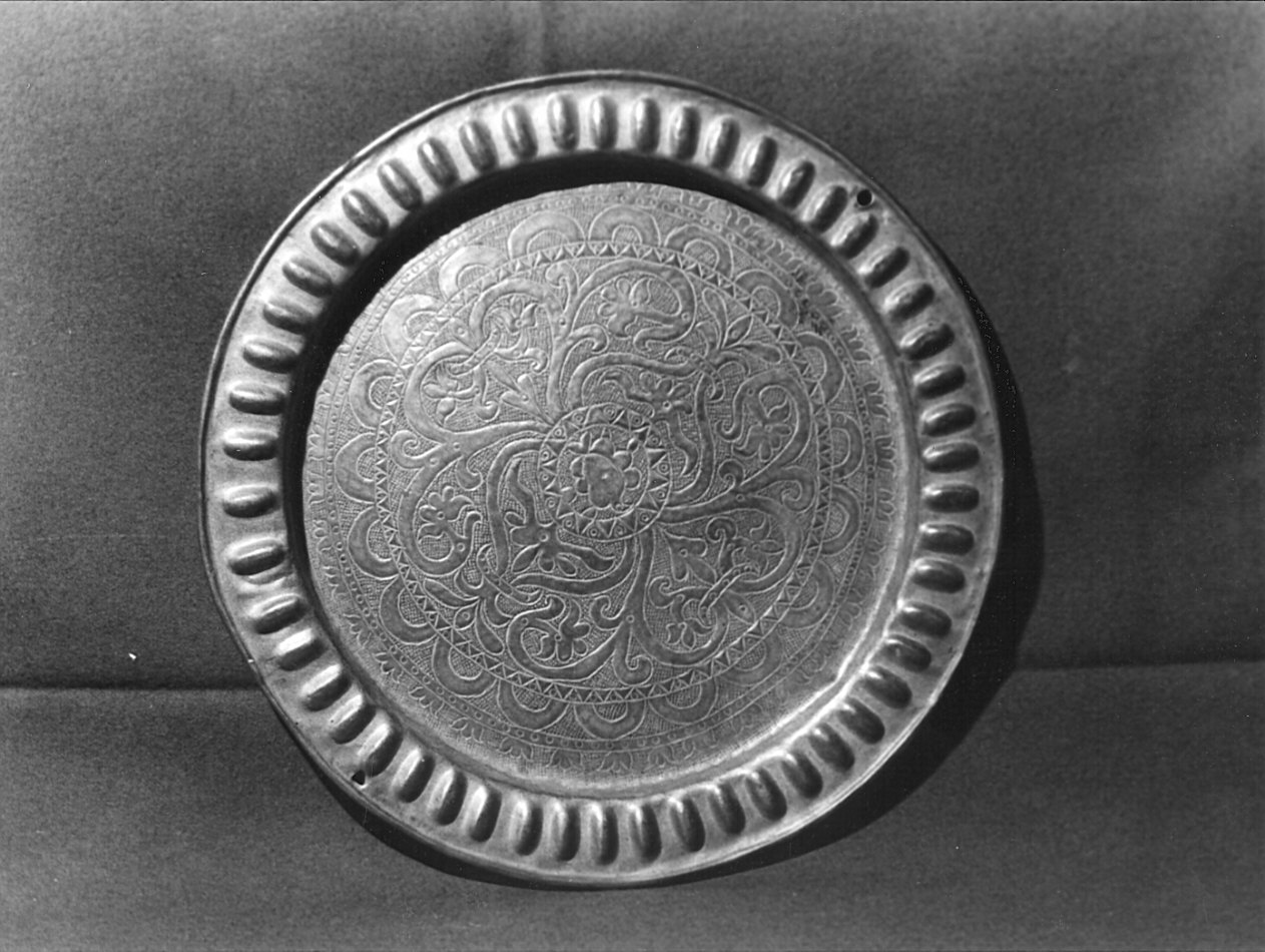 piatto, opera isolata - bottega lombarda (sec. XVII)