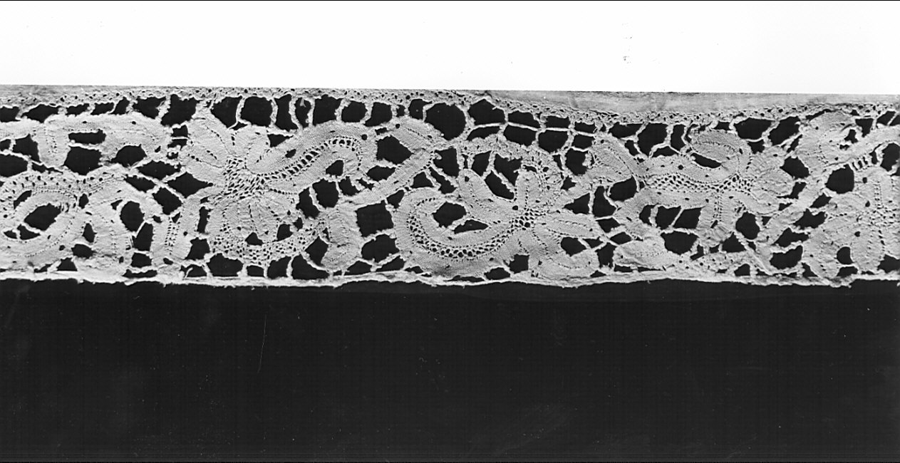 camice ecclesiastico, opera isolata - manifattura milanese (seconda metà sec. XVII)