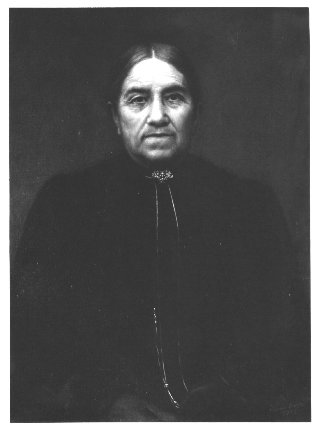 ritratto di donna anziana (dipinto, opera isolata) di Benzoni Enrico (sec. XX)