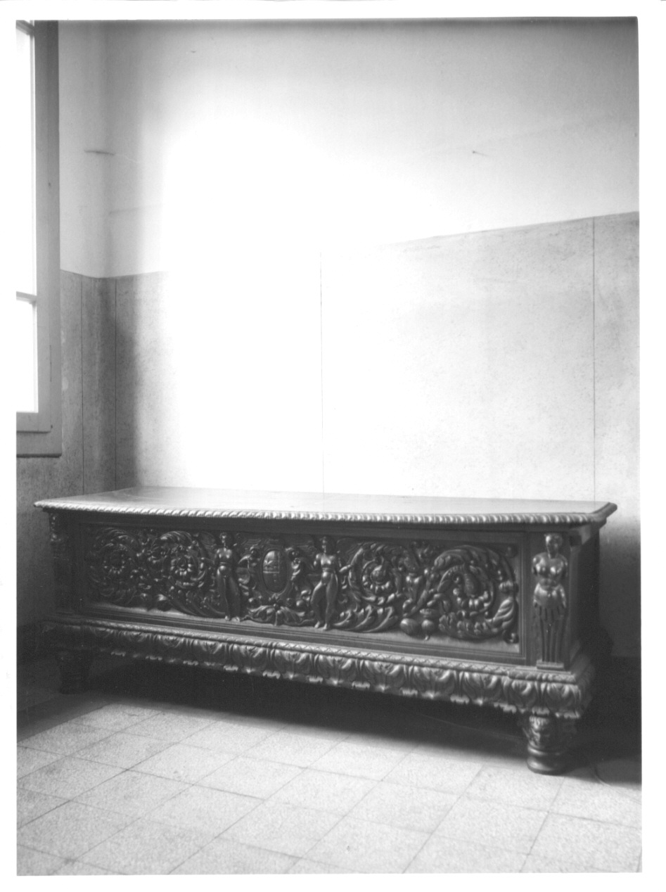 cassapanca, opera isolata - ambito lombardo (seconda metà sec. XIX)