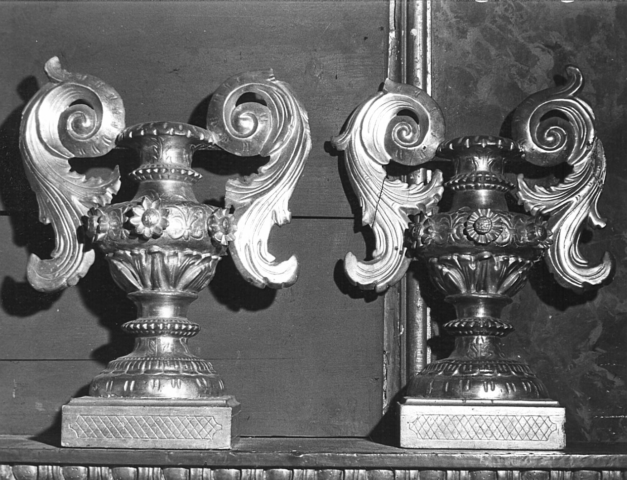 vaso d'altare con composizione floreale, serie - bottega bergamasca (sec. XIX)