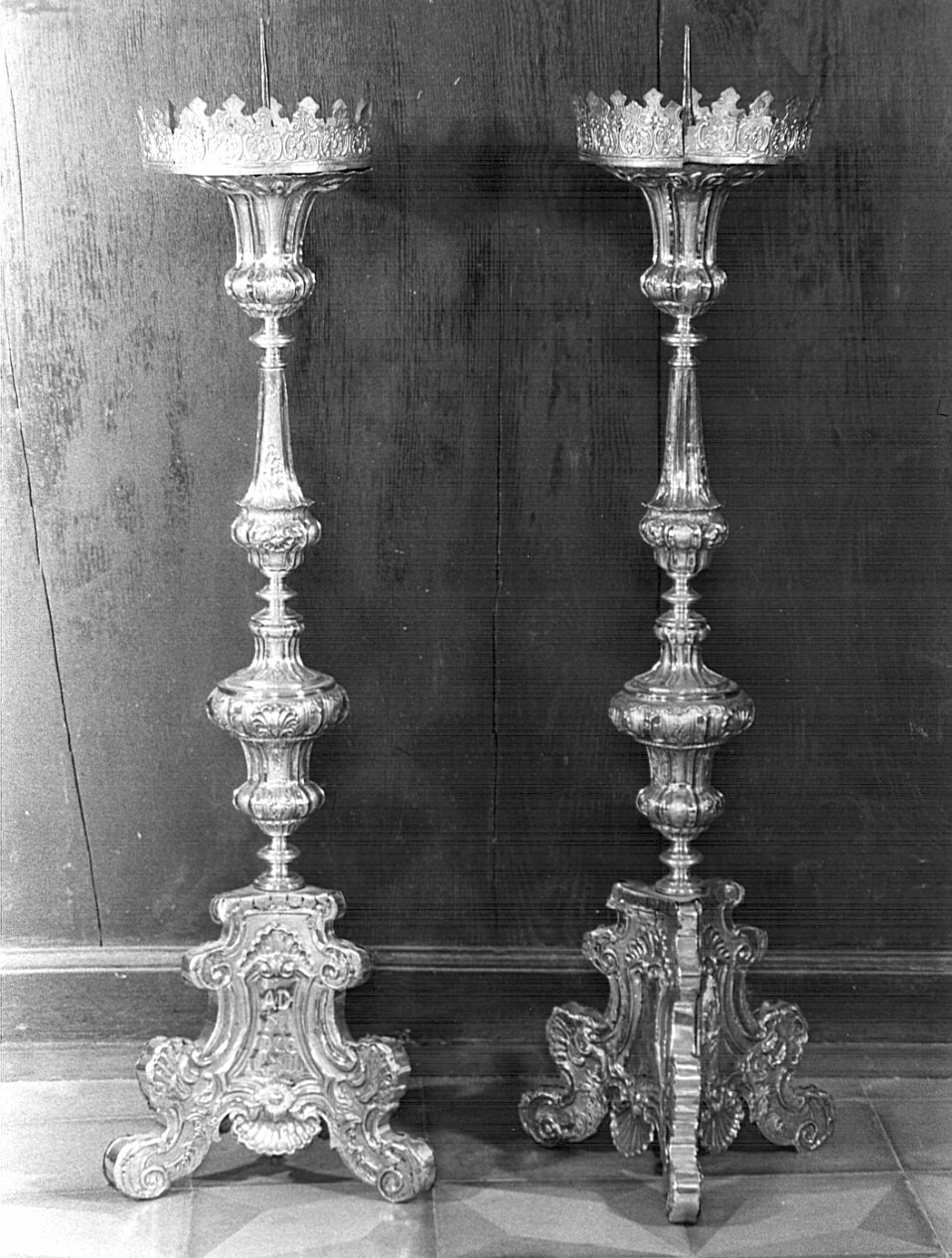 candeliere d'altare, serie - bottega italiana (sec. XVIII)