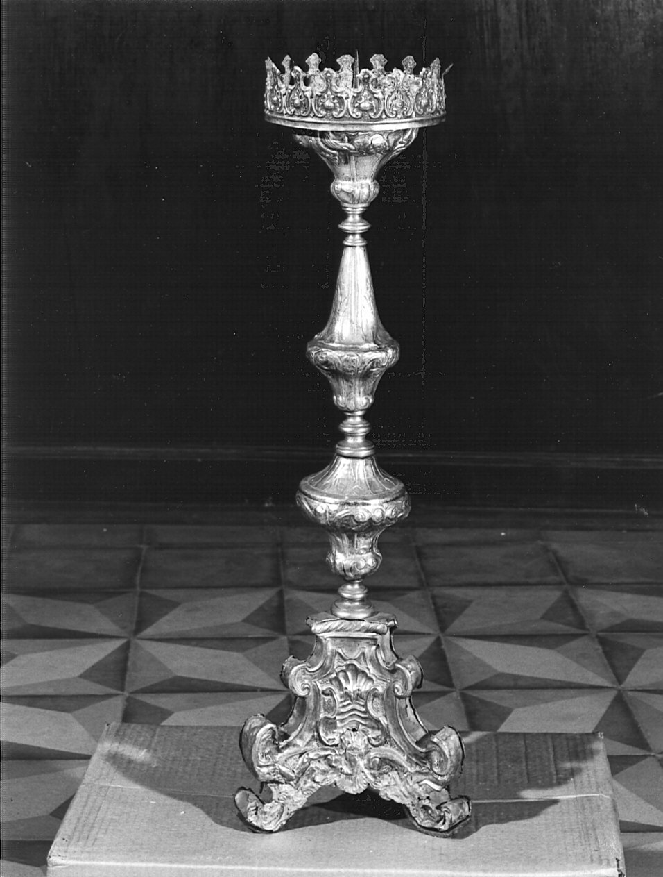 candeliere d'altare, serie - bottega bergamasca (prima metà sec. XVIII)