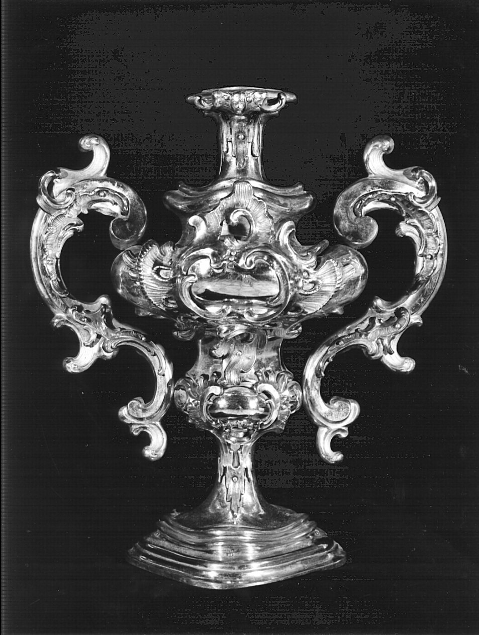 vaso d'altare con composizione floreale, serie - bottega lombarda (prima metà sec. XVIII)