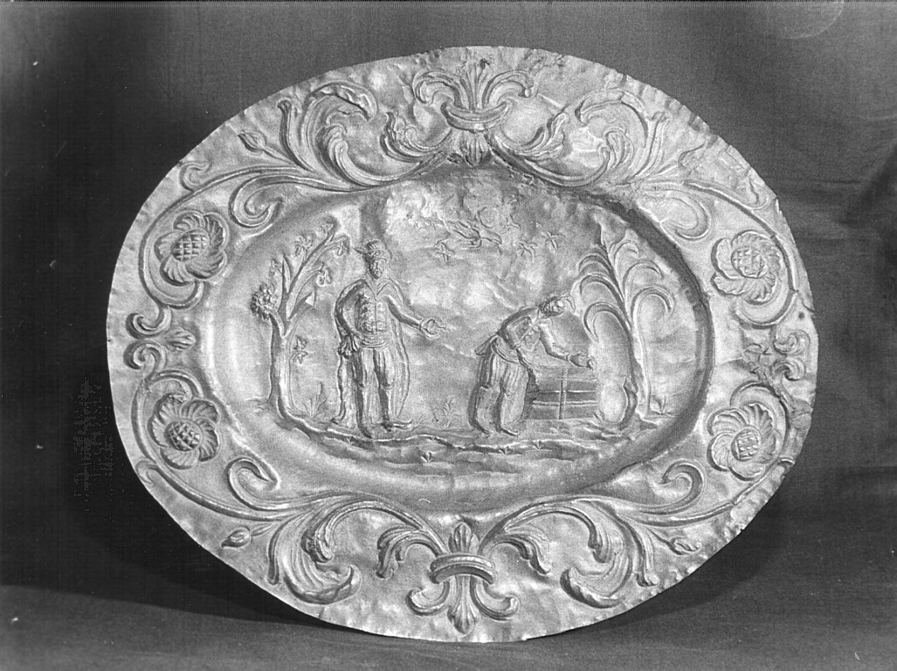 vassoio - bottega lombarda (fine/inizio secc. XVII/ XVIII)