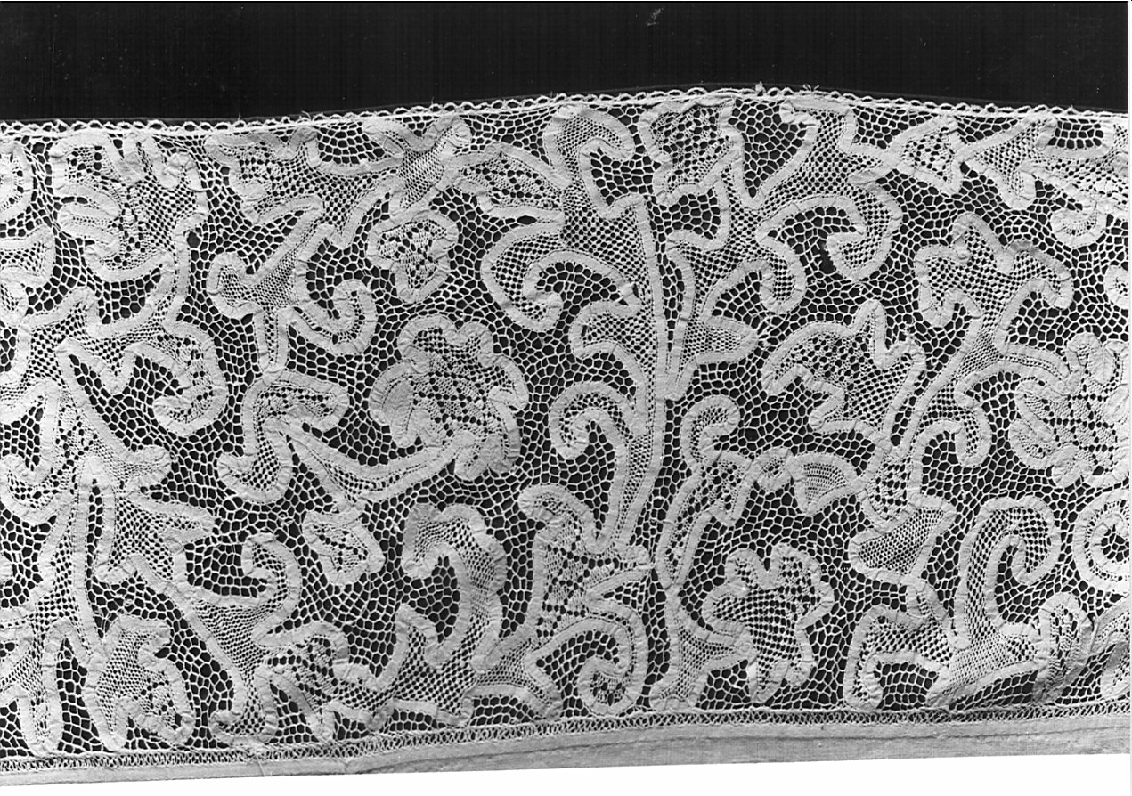 camice ecclesiastico - manifattura lombarda (prima metà sec. XVIII)