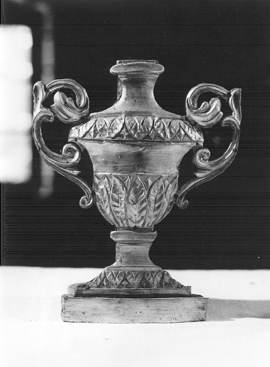 vaso d'altare con composizione floreale, serie - bottega bergamasca (sec. XIX)