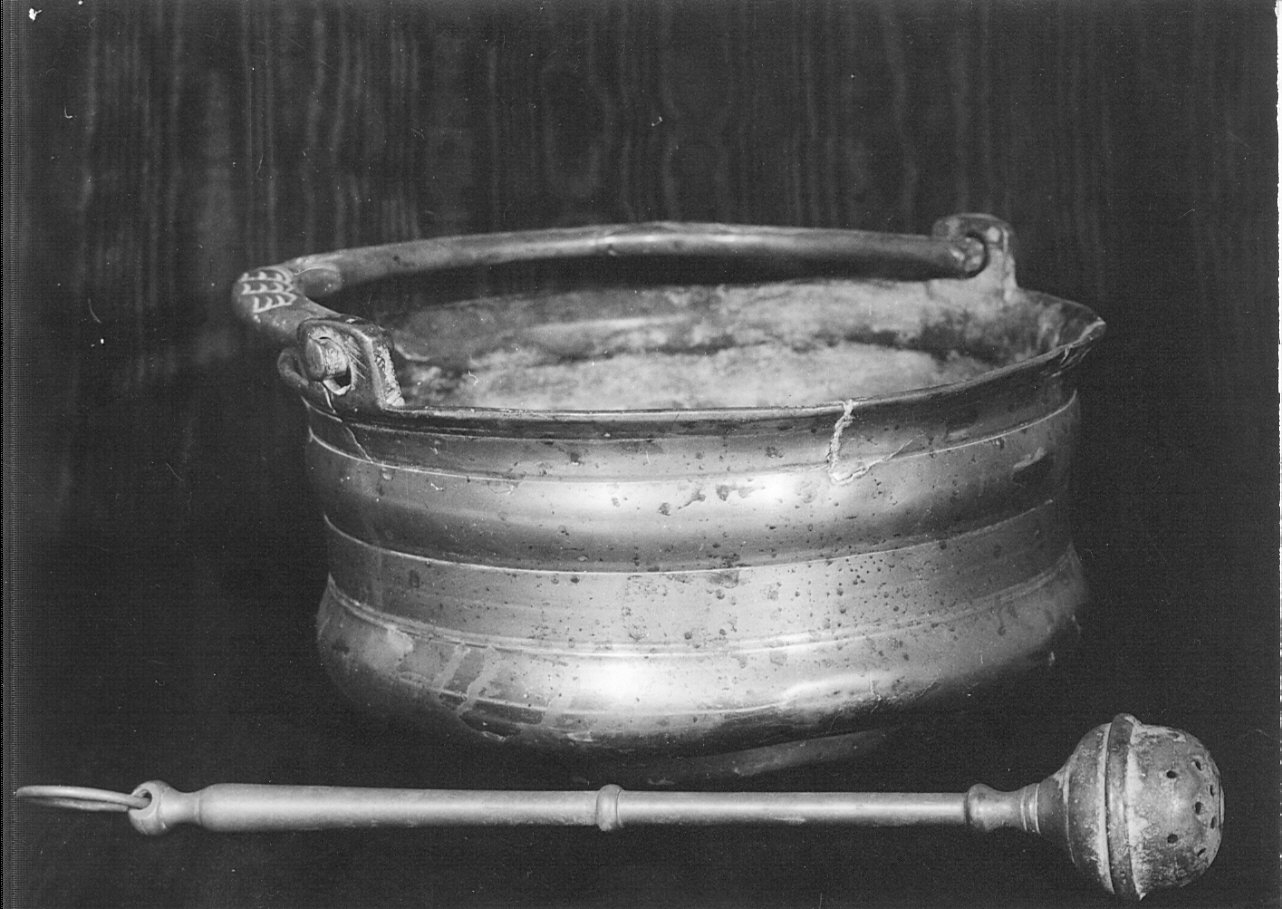 secchiello per l'acqua benedetta, insieme - bottega bergamasca (secc. XVI/ XVII)