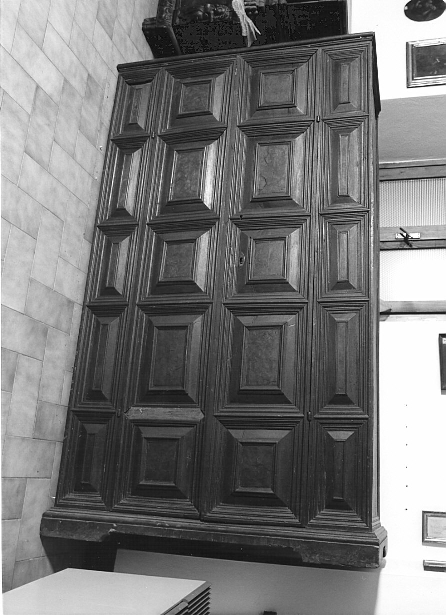 armadio, opera isolata - bottega bergamasca (sec. XVIII)