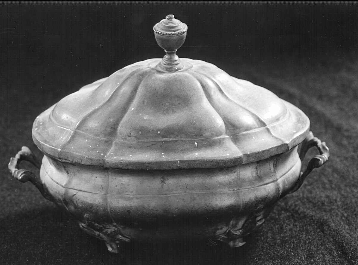 zuppiera, opera isolata - bottega lombardo-veneto (prima metà sec. XVIII)