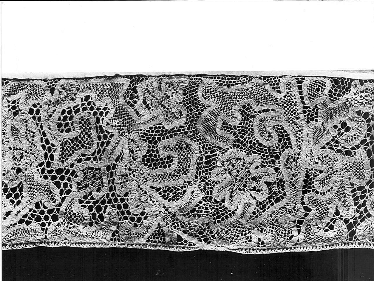 camice ecclesiastico, opera isolata - manifattura lombarda (prima metà sec. XVIII)