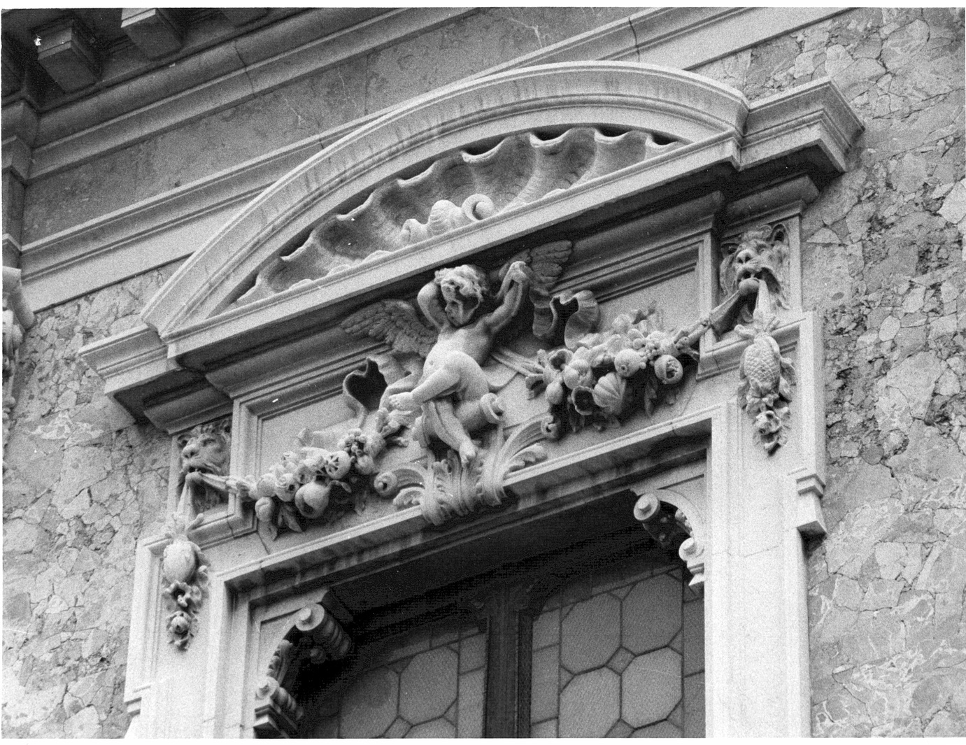 angioletti con festoni (rilievo, opera isolata) di Sozzi Paolo (sec. XIX)