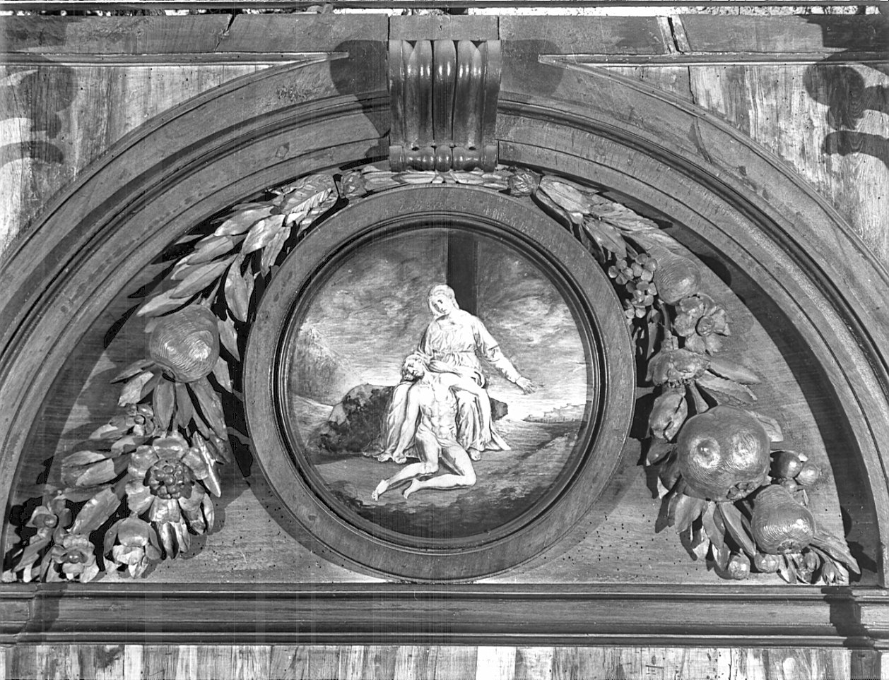 Pietà (decorazione a intarsio, elemento d'insieme) di Masnada Giulio detto fra' Topolino (ultimo quarto sec. XIX)