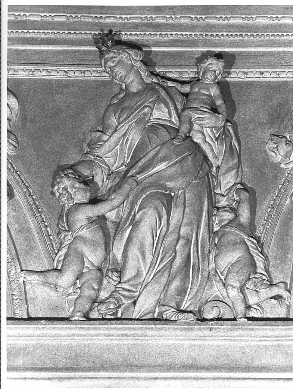 Carità (rilievo, opera isolata) di Sala Giovanni Angelo (terzo quarto sec. XVII)