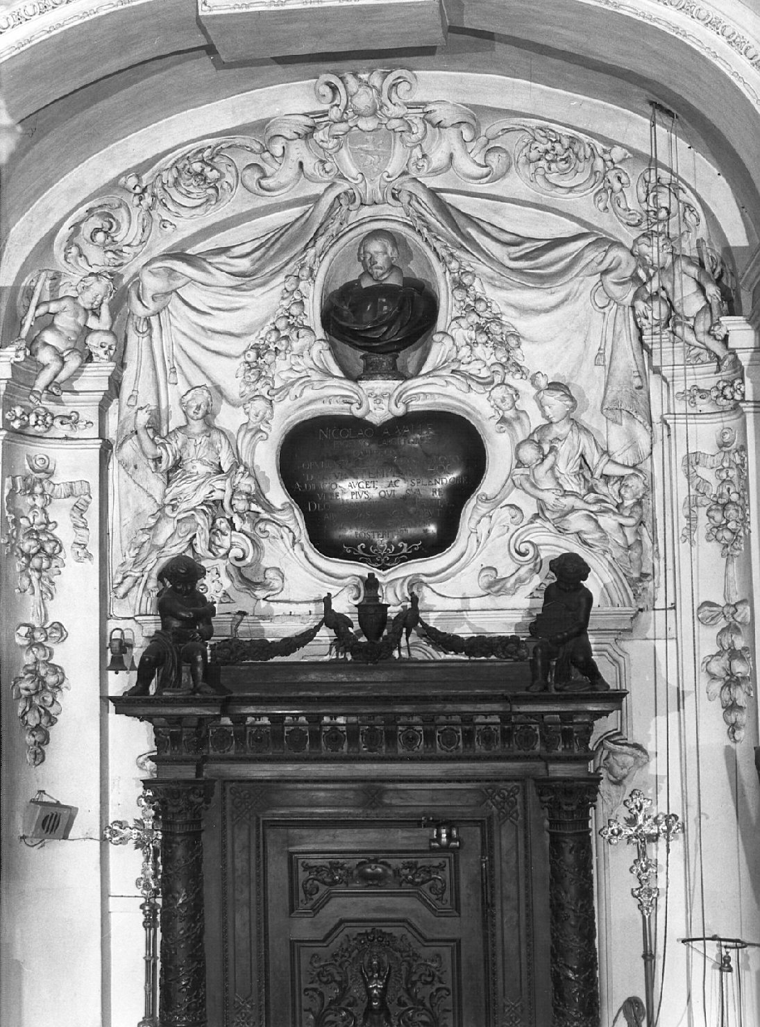 Statue dell'Abbondanza e della Carità, due genietti funerari (decorazione plastica, opera isolata) di Sala Giovanni Angelo (ultimo quarto sec. XVII)