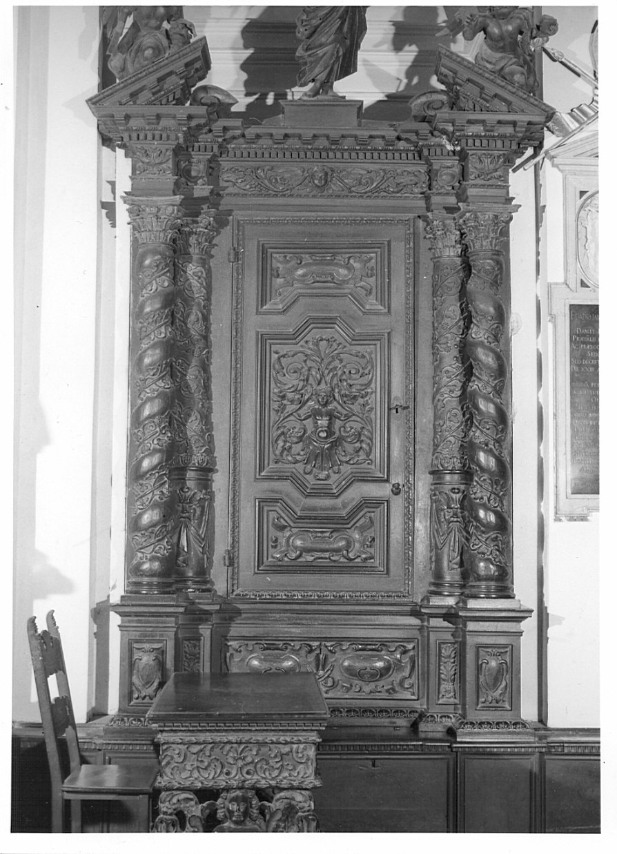 armadio da sacrestia, elemento d'insieme di Fantoni Grazioso il Vecchio (bottega) (sec. XVII)