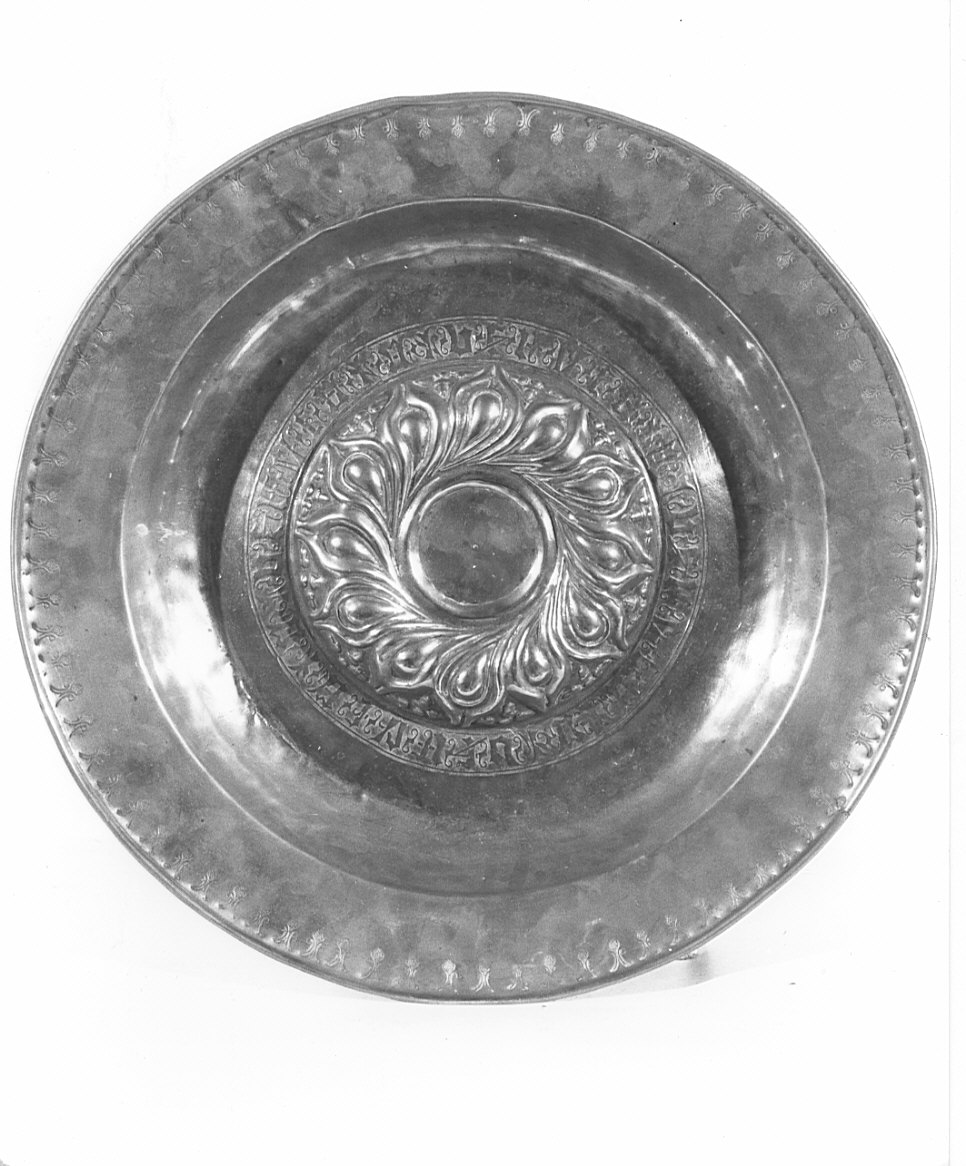 piatto per elemosine, opera isolata - bottega lombarda (secc. XVI/ XVII)