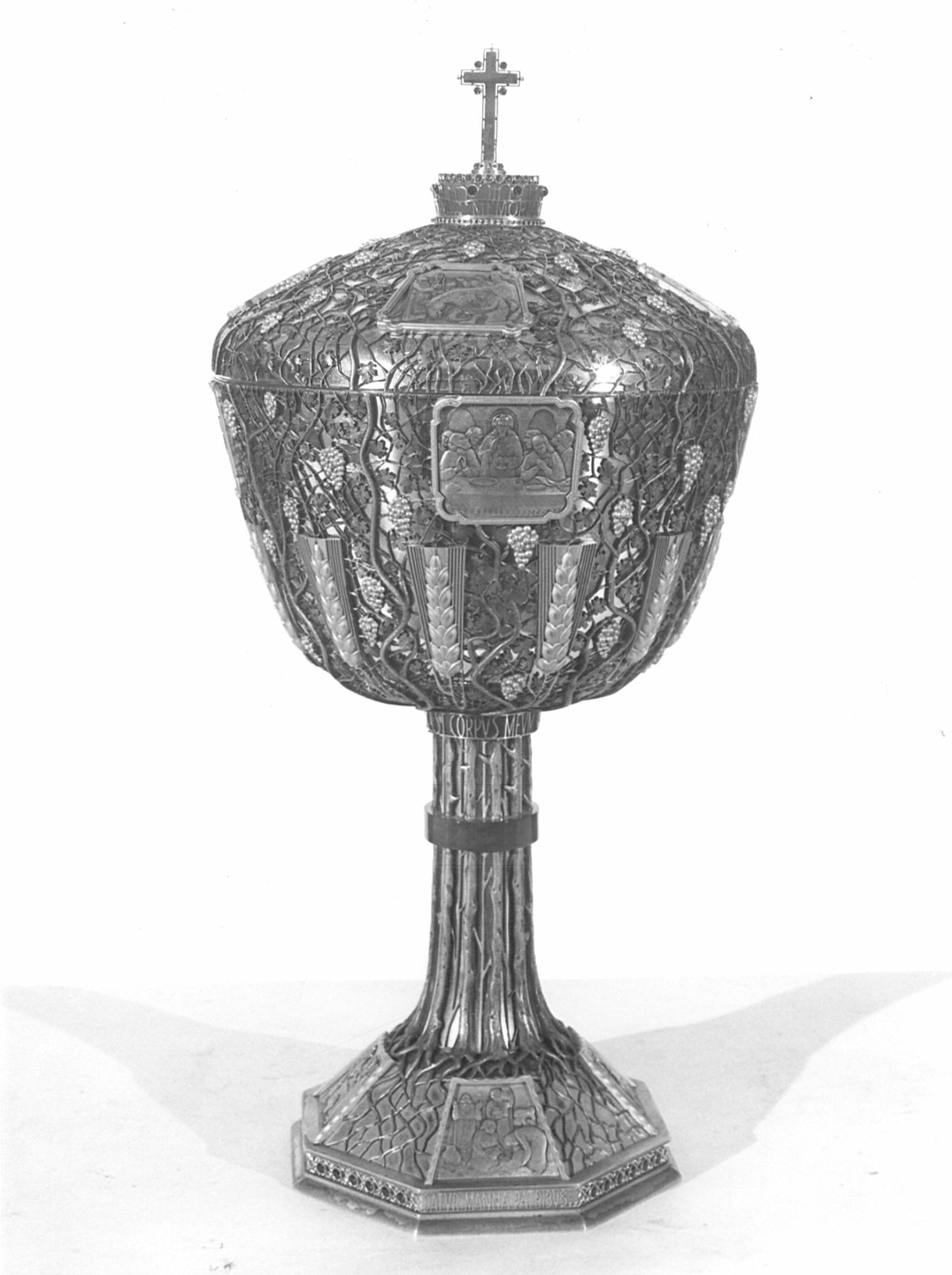 pisside, opera isolata di Nicolini Ambrogio (sec. XX)